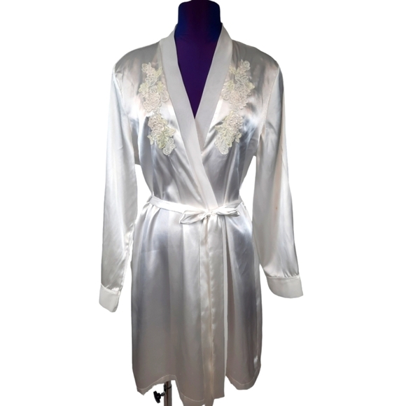 Vintage Linea Donatella White Satin Robe Floral Sequin Embroidered Size … - Picture 13 of 13
